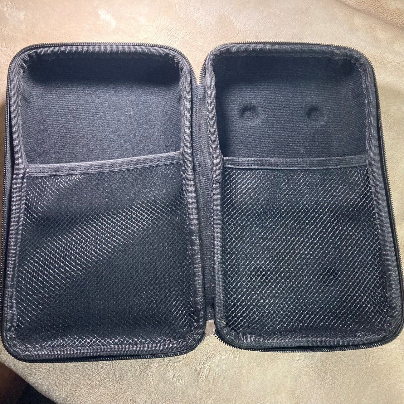 ダイソーさん値付け間違ってない…？大容量＆潰れない「多用途ポーチ」が優秀すぎる