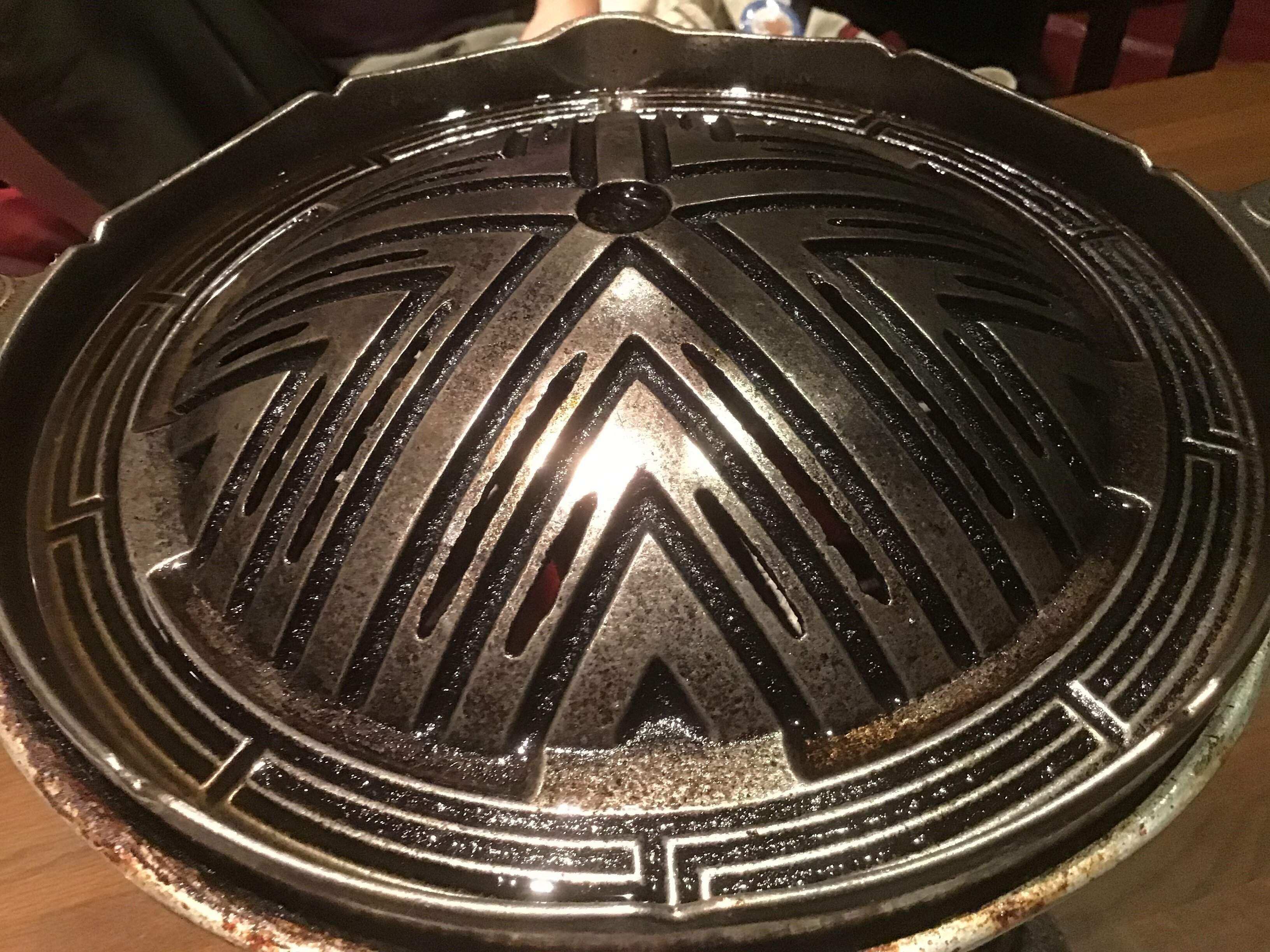 子羊のグリルのためのジンギスカンポット