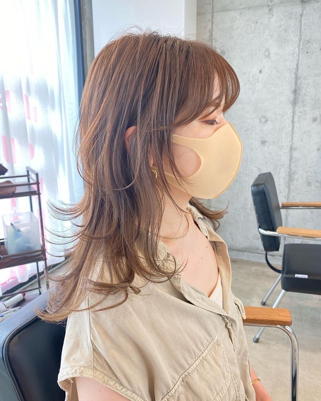 40代女性にもおすすめ！小顔効果もバッチリ！リップラインからレイヤーがはいったウルフロング