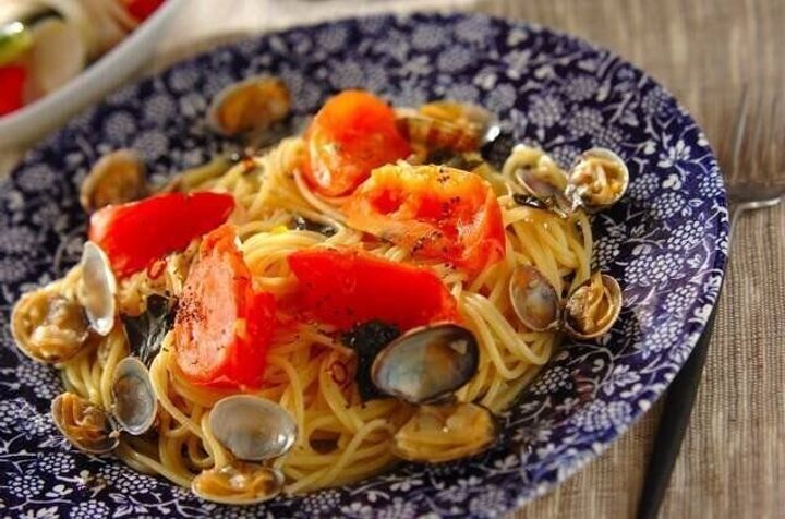 アサリとトマトのガーリックパスタ
