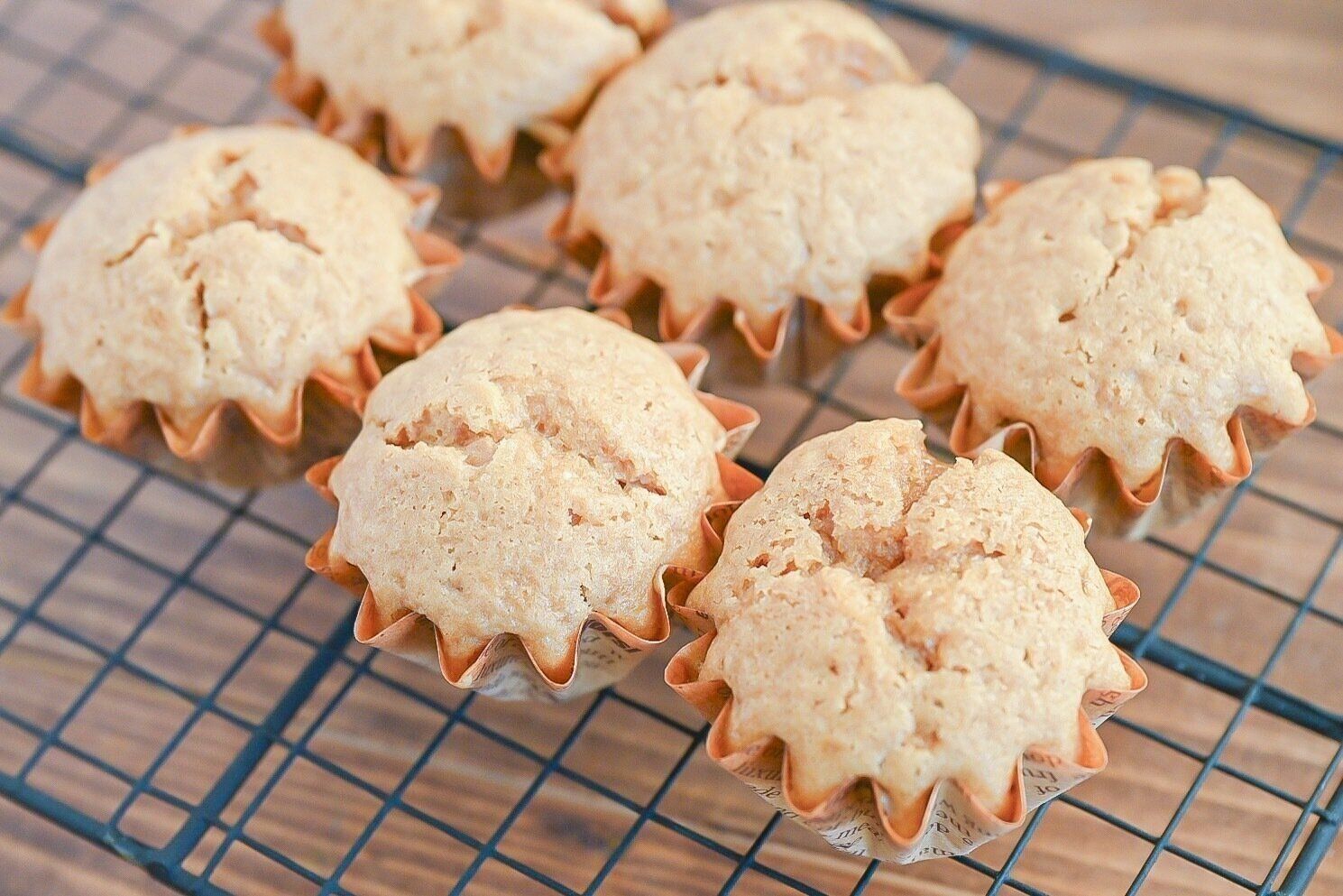 網の上にのった紅茶マフィン