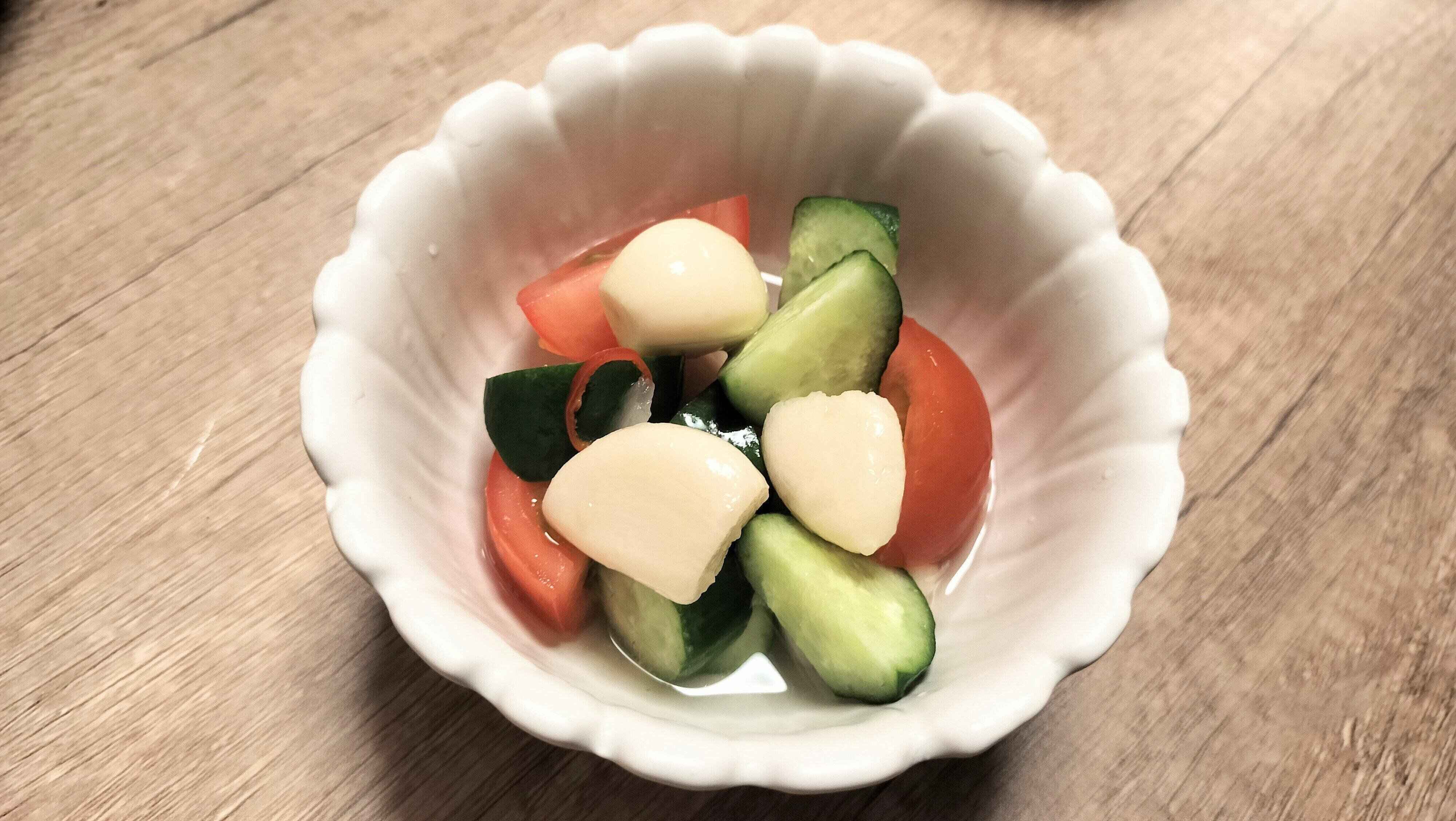 トマトときゅうりとガーリックのピクルス