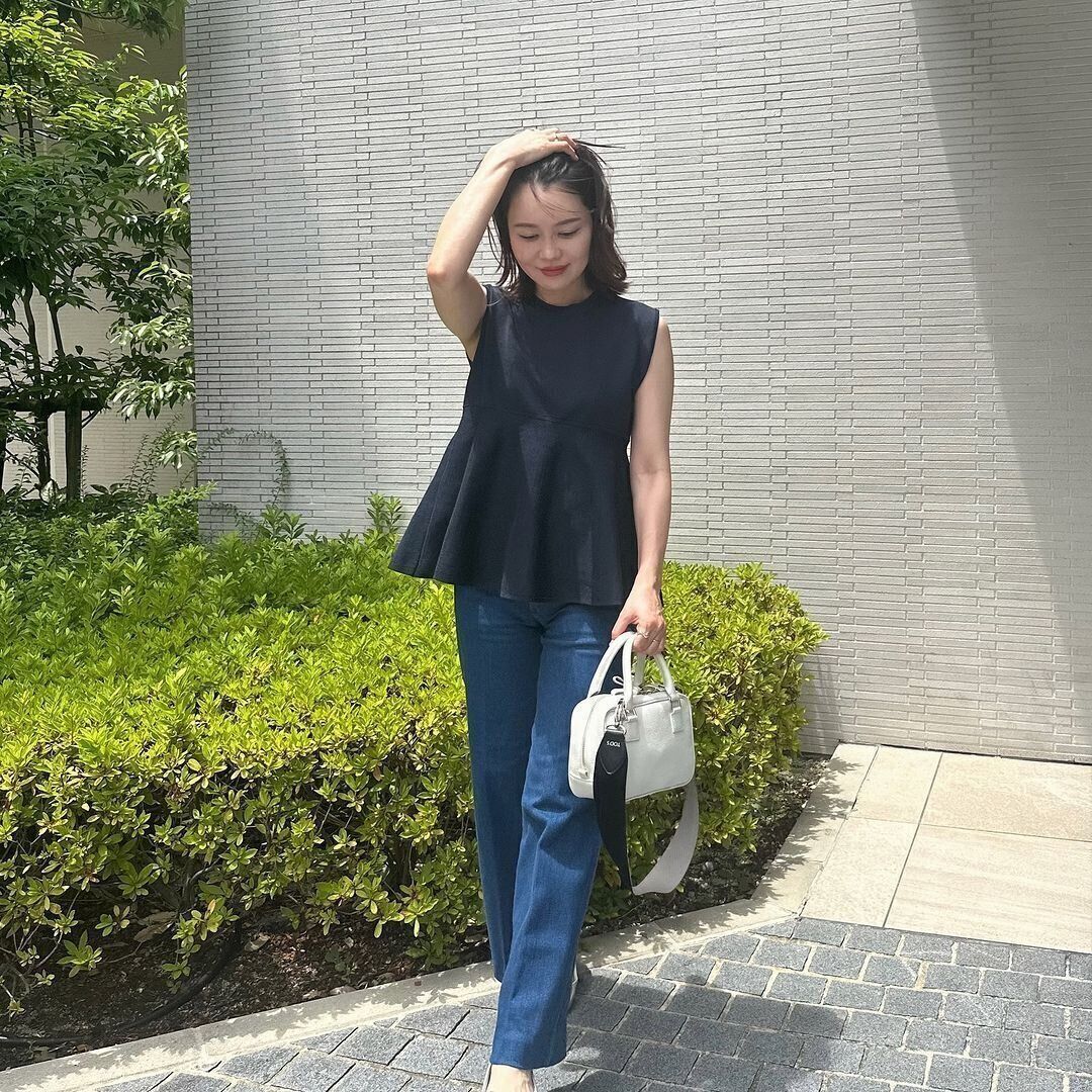 【ユニクロ】上品・着やせ効果絶大！話題沸騰中の「新作デニム」をチェック