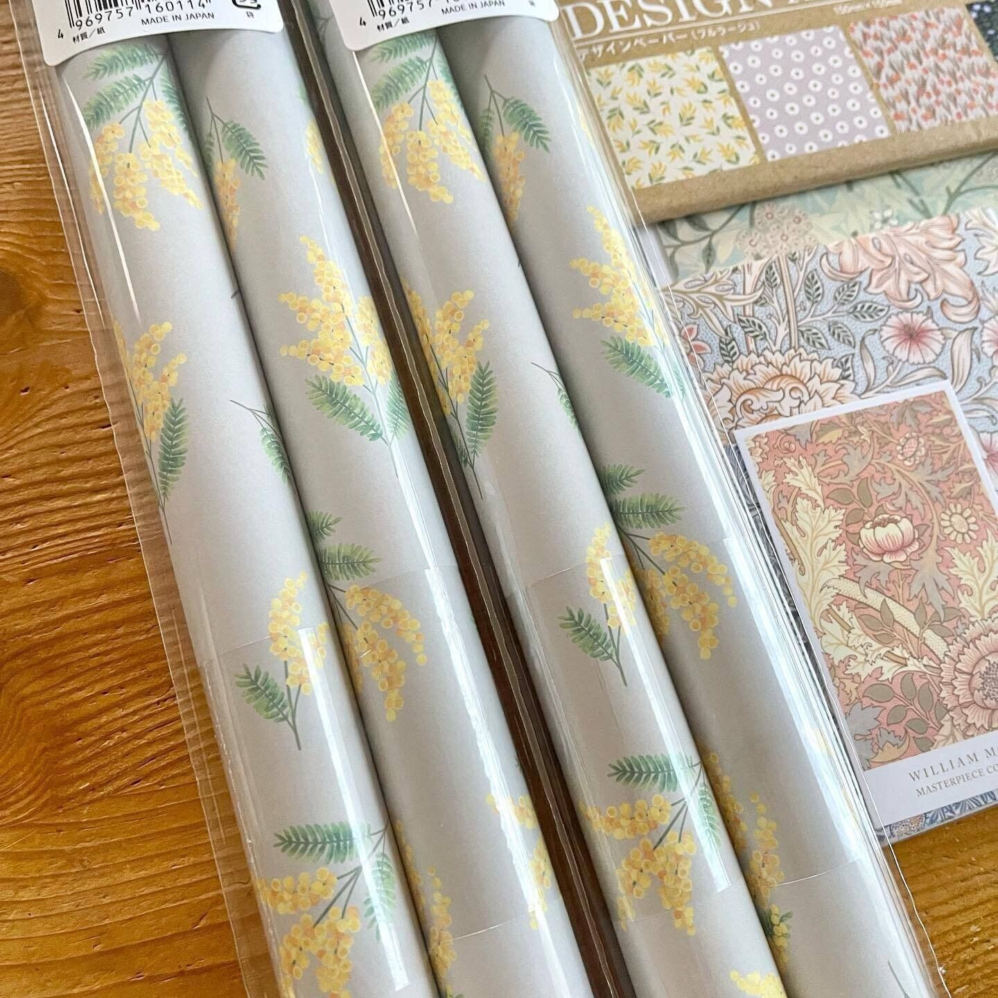 【セリア】幅広く使える！ミモザ柄のラッピングペーパー