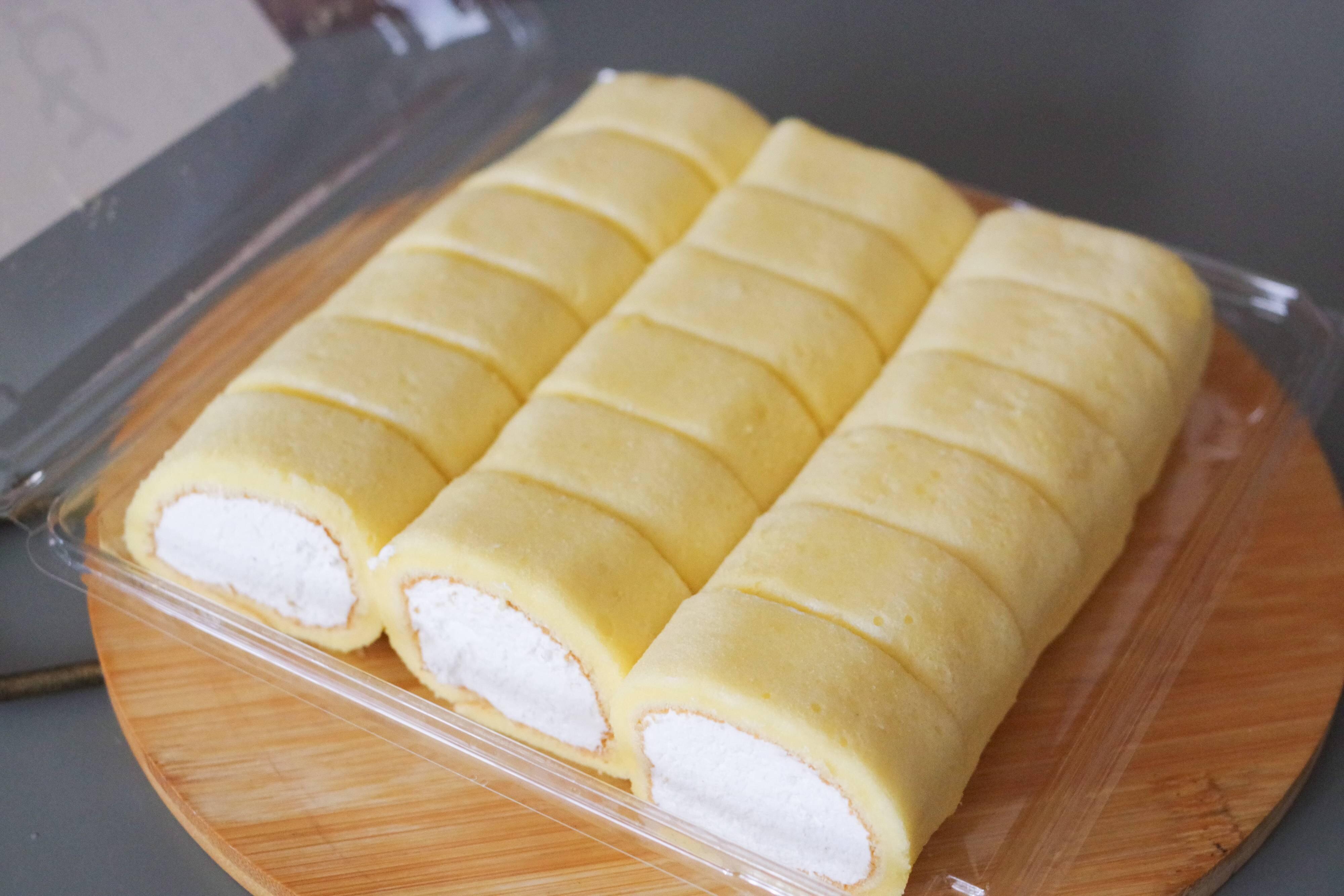 ようやく買えたロピアの大容量スイーツ！見つけたら即買いしたい1個約60円のミニロールケーキ