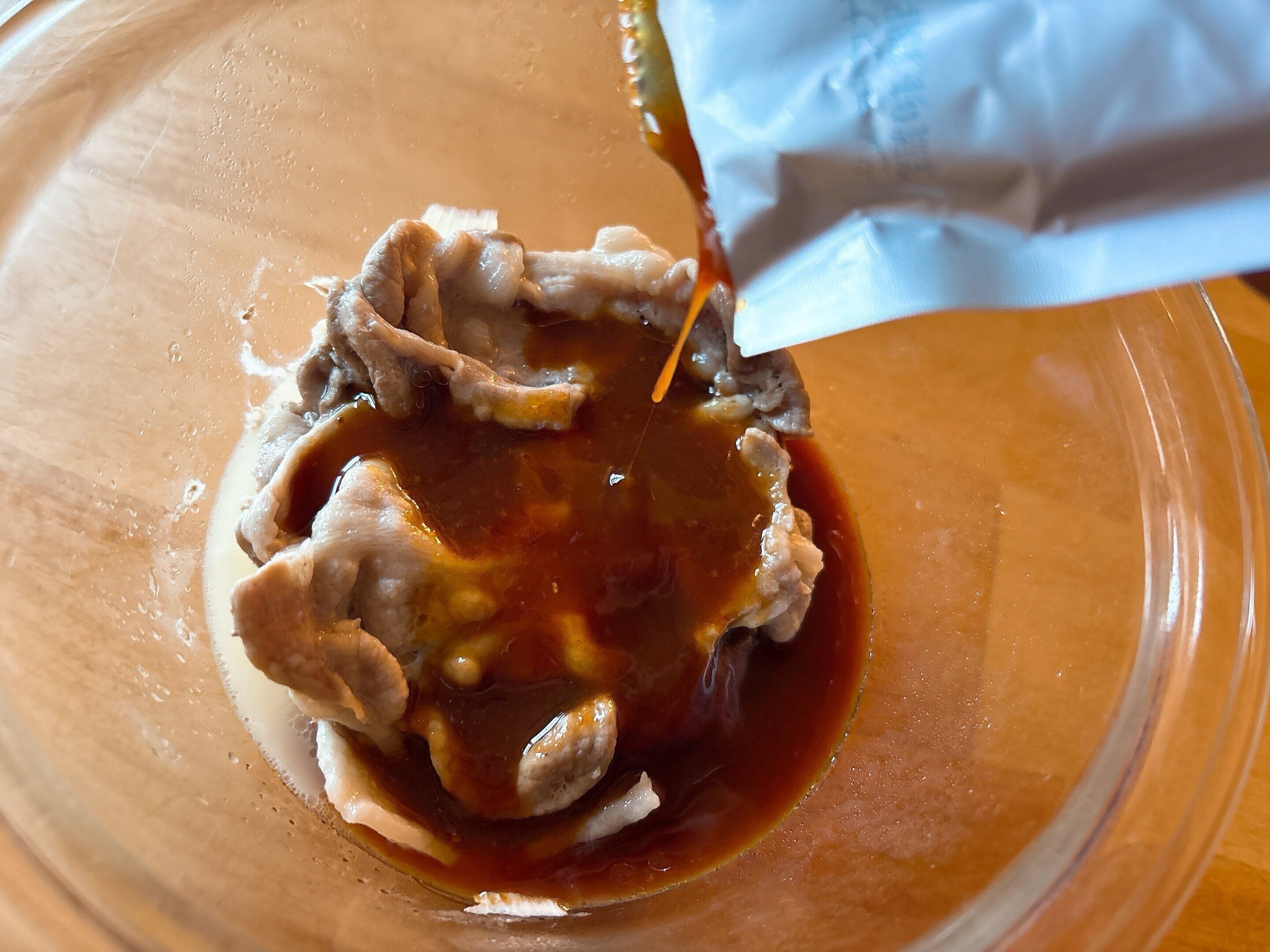 最後にタレを絡めます