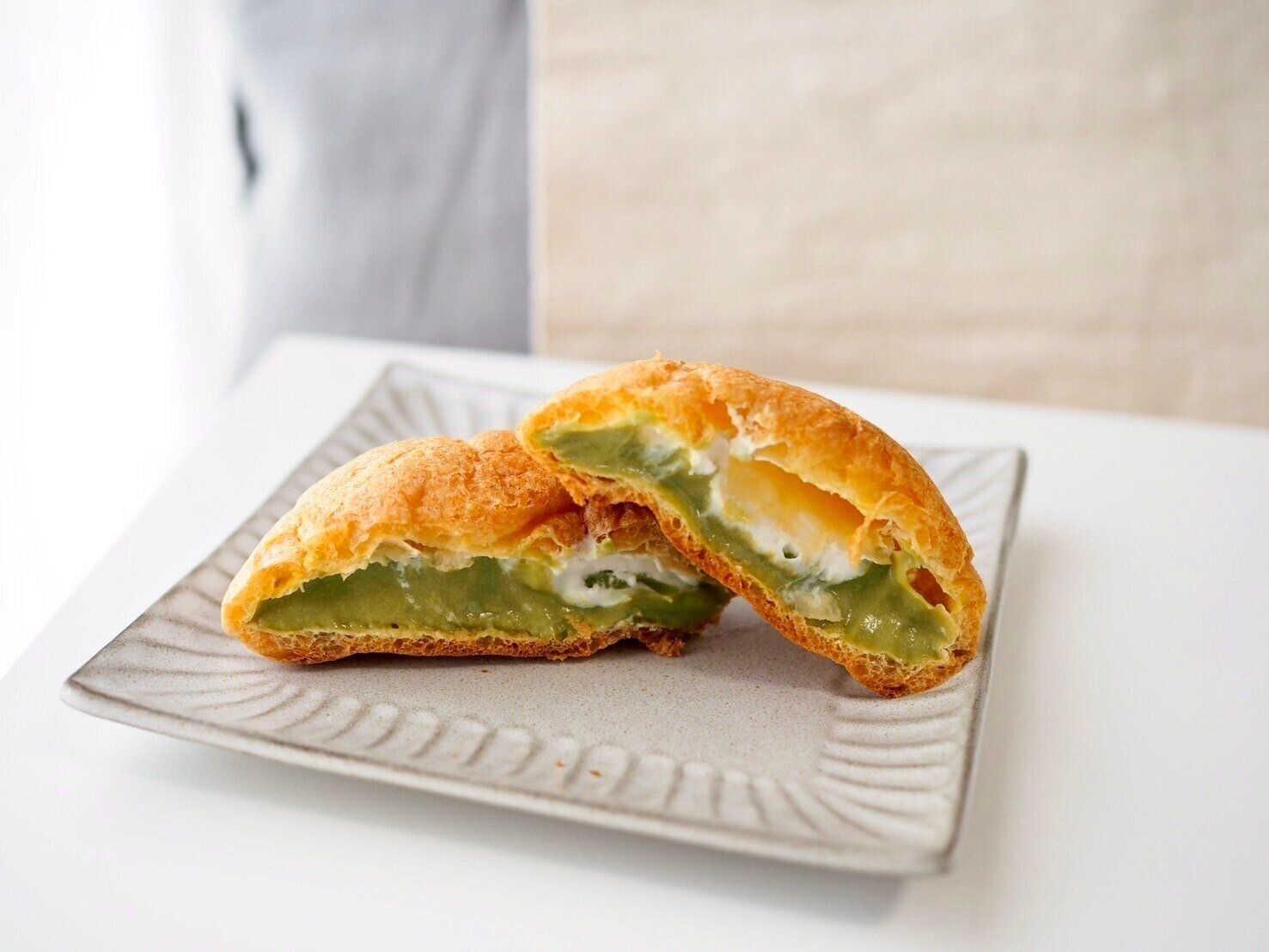 シャトレーゼ「ダブルシュークリーム 抹茶ミルク」断面写真