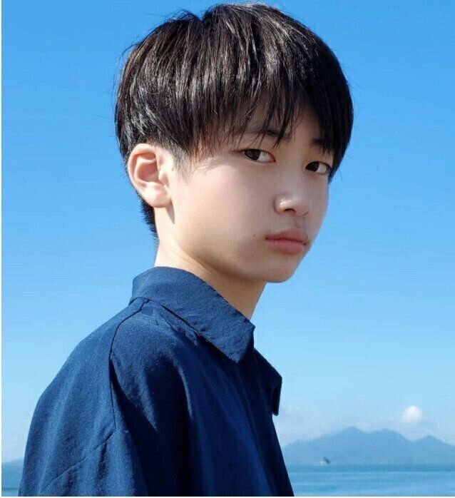 中学生の男の子に似合う流行のヘアスタイル。ソフトなツーブロックで隠れたおしゃれ！