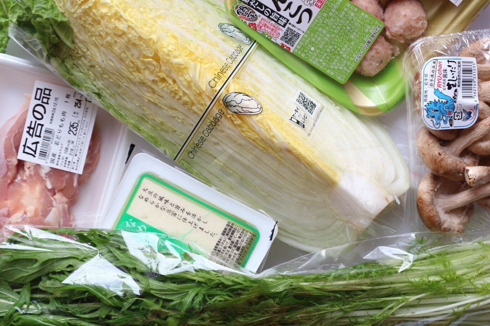鶏肉・白菜・豆腐・鶏つみれ・しいたけ・水菜