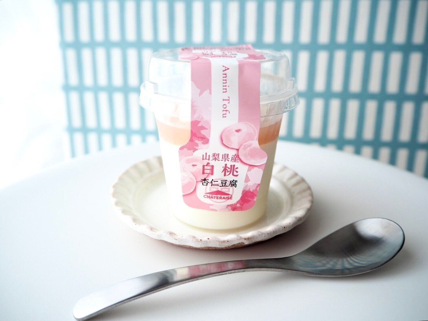 シャトレーゼ「山梨県産白桃杏仁豆腐」商品写真