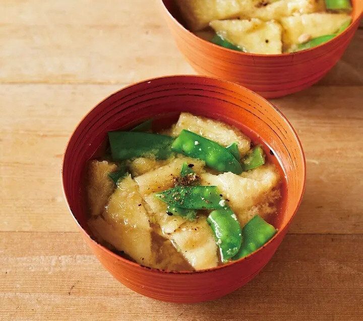 きぬさやと油揚げのみそ汁