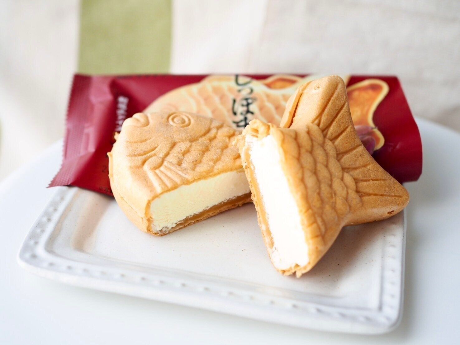シャトレーゼ「和菓子アイス たい焼き最中 焼き芋 しっぽまであん」断面写真