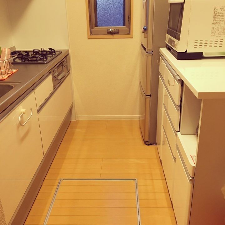 キッチンマットやめました 床をキレイに保つシンプル掃除法 サンキュ キッチンマットやめました 床をキレイに保つシンプル掃除法 サンキュ