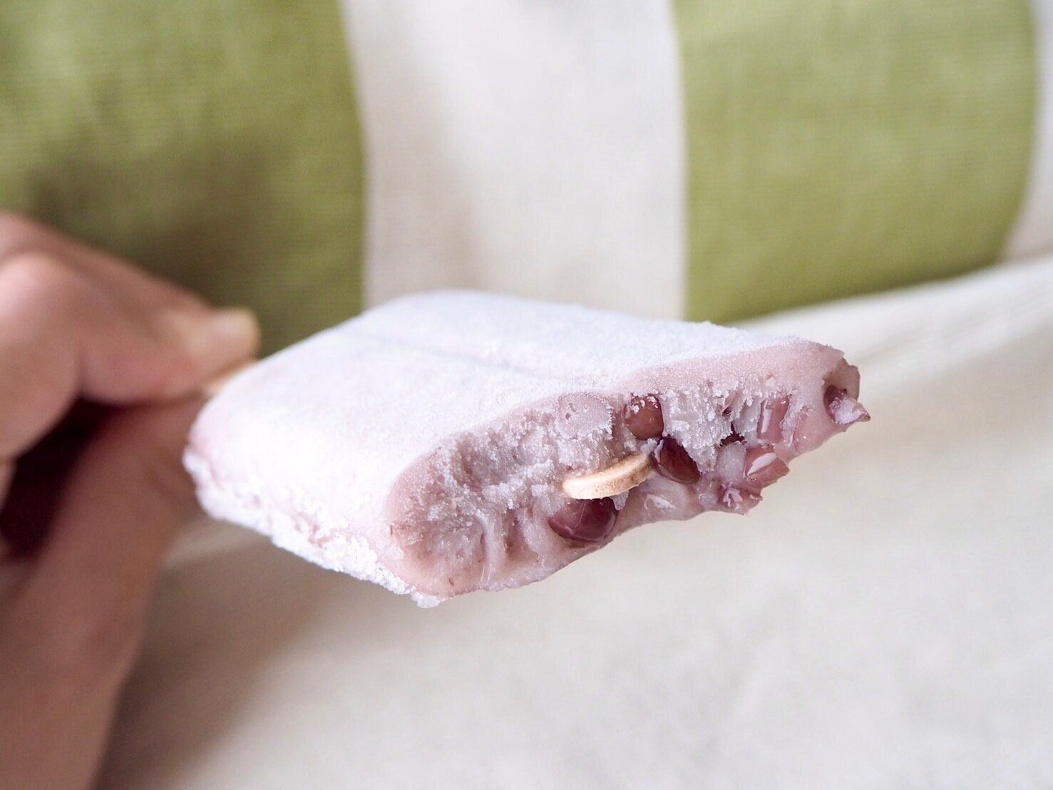 シャトレーゼ「和菓子アイス 十勝あずき」断面写真