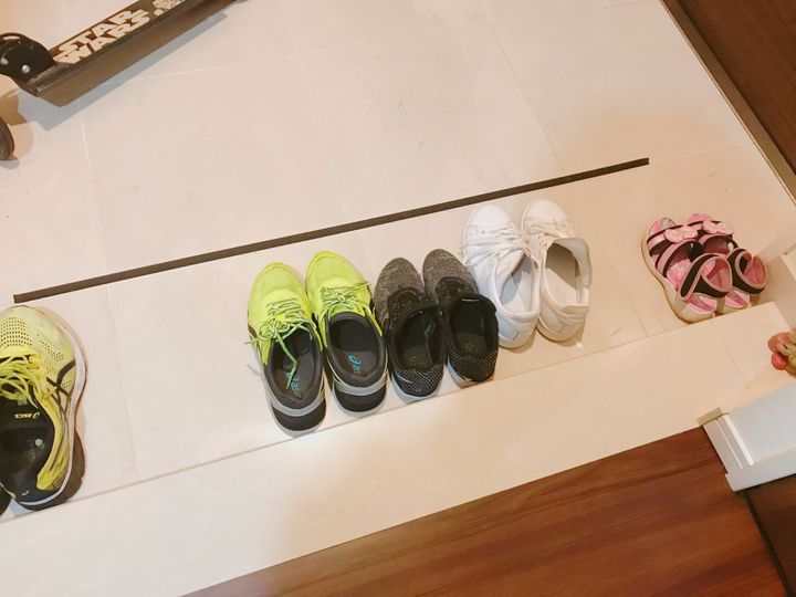 アレを貼るだけ 玄関がスッキリ 靴を揃えたくなるアイデア サンキュ アレを貼るだけ 玄関がスッキリ 靴を揃えたくなるアイデア サンキュ