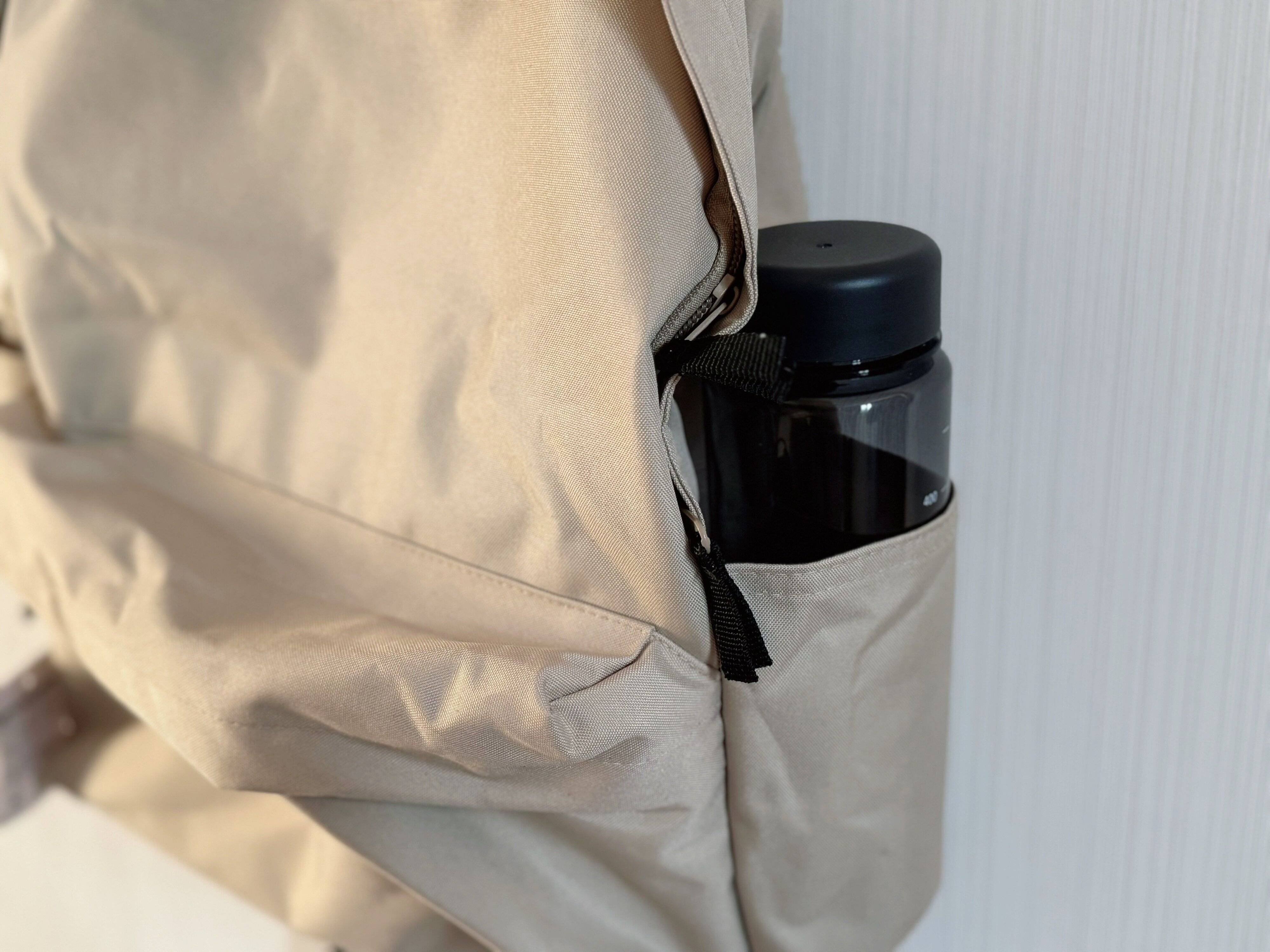 3．スリムな形状でバッグに収まりやすいから