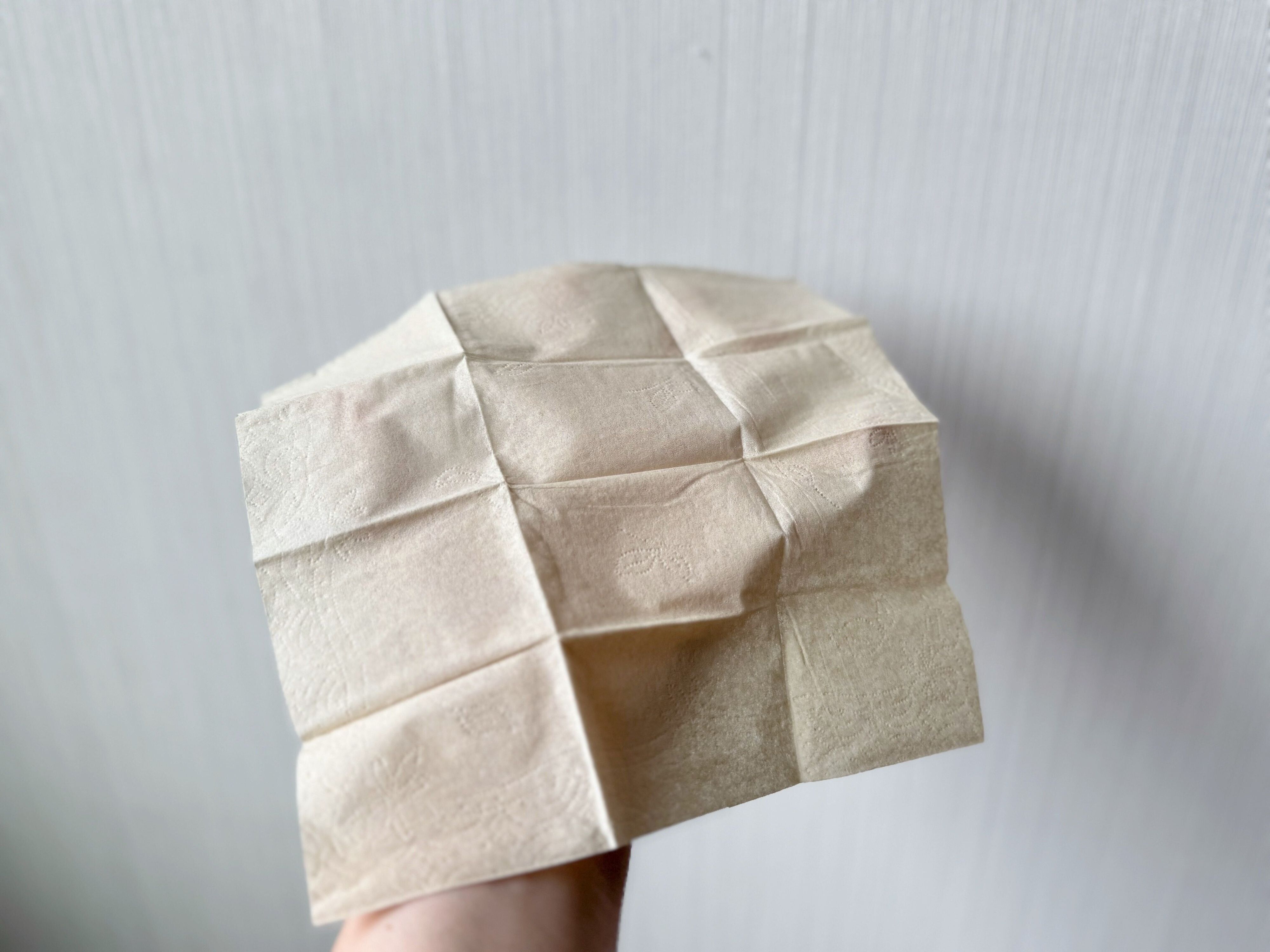 2．竹パルプ60%配合 環境にやさしいペーパーハンカチ