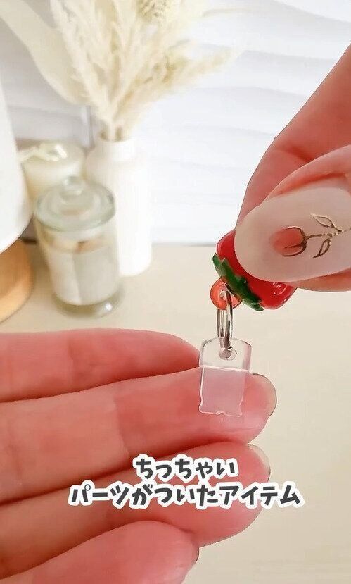 春が待ち遠しい！「データポート用防塵キャップいちご」