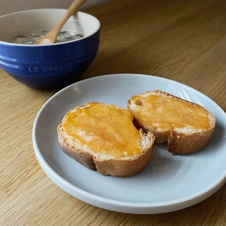 海老バターを塗ったバケット