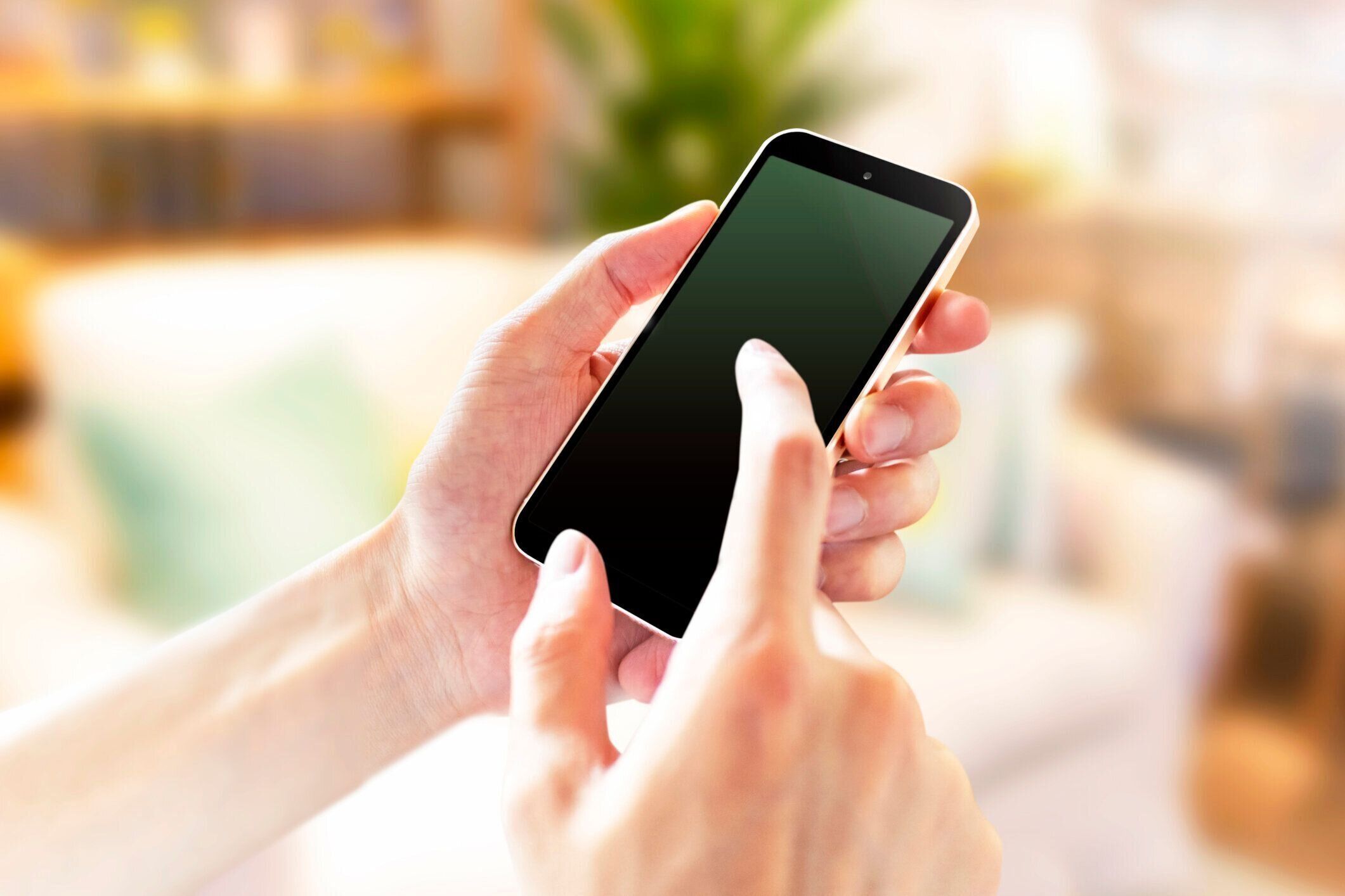 屋内スマートフォンの操作のイメージ 5238