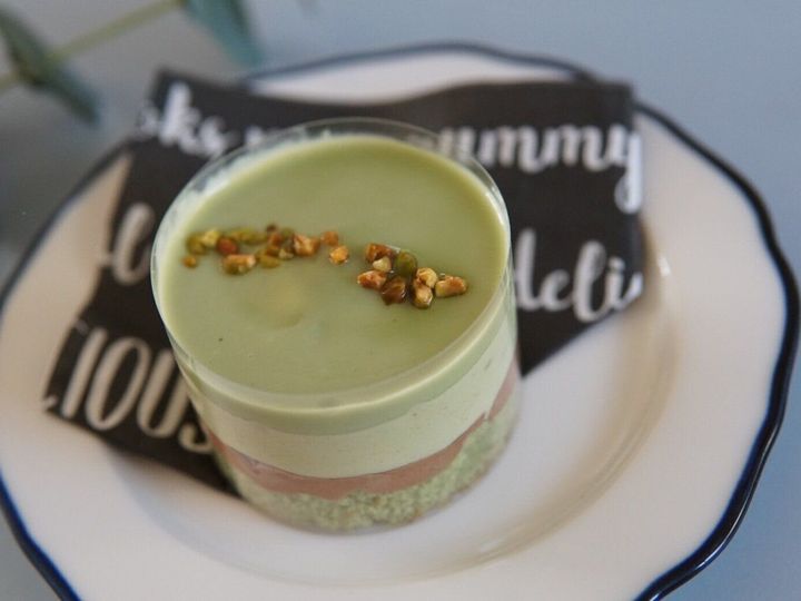 ローソン トレンドのピスタチオを一人分のクリスマスケーキ仕様に 森の聖ピスタチオケーキ サンキュ ローソン トレンドのピスタチオを一人分のクリスマスケーキ仕様に 森の聖ピスタチオケーキ サンキュ
