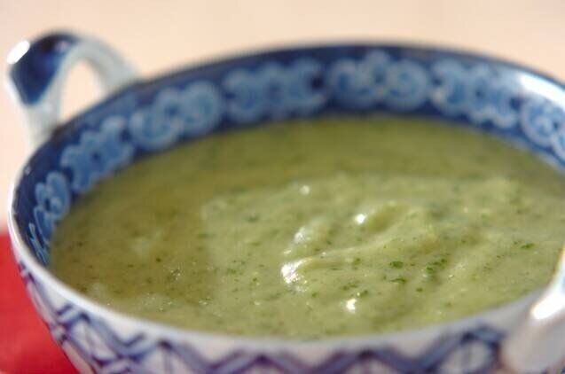 コンソメ入りカブの丸ごとポタージュ