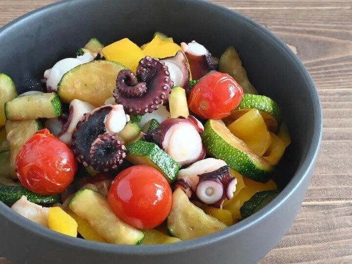 夏野菜とたこのめんつゆ炒め