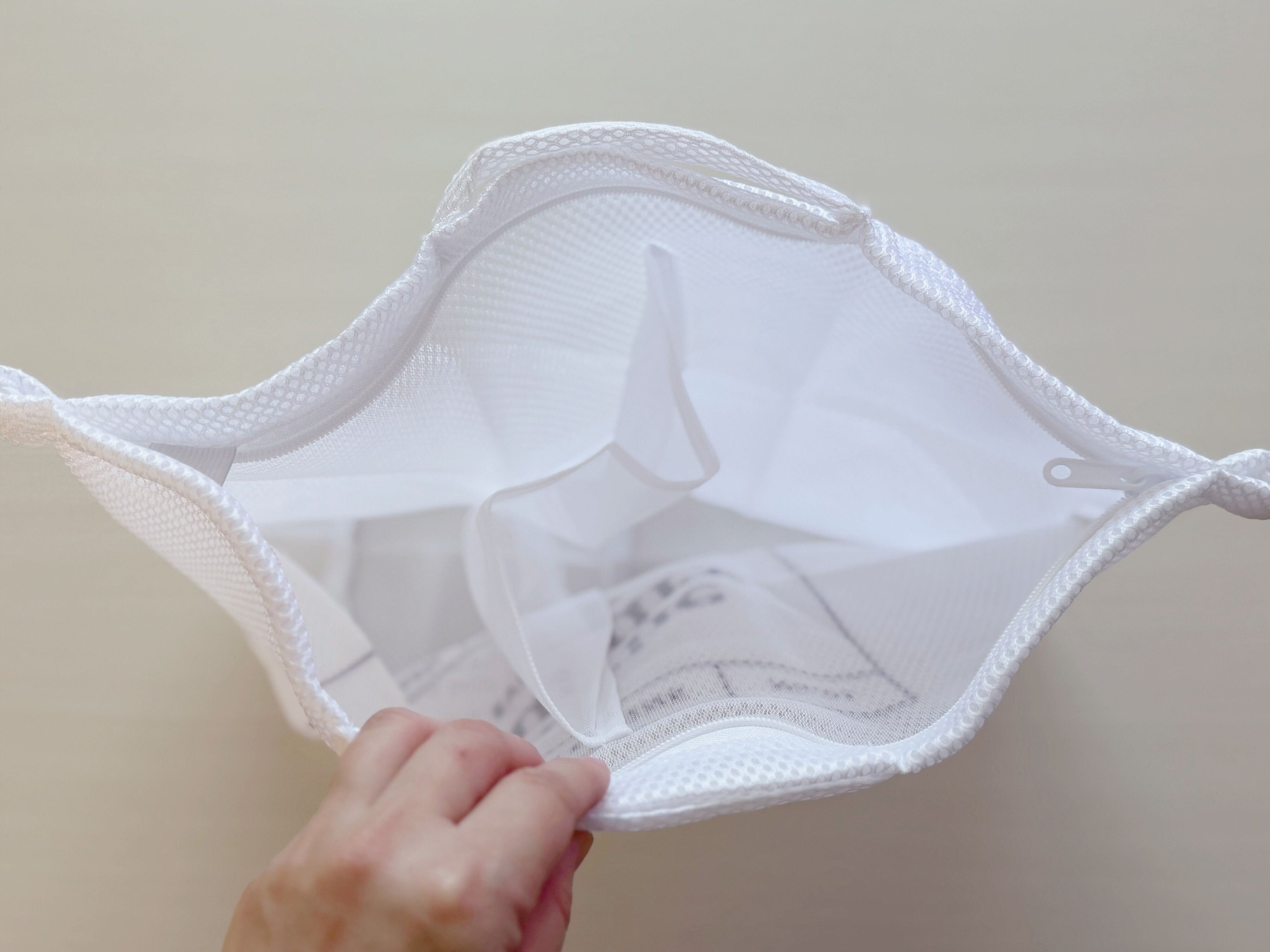 仕切り付きで衣類の仕分けができる