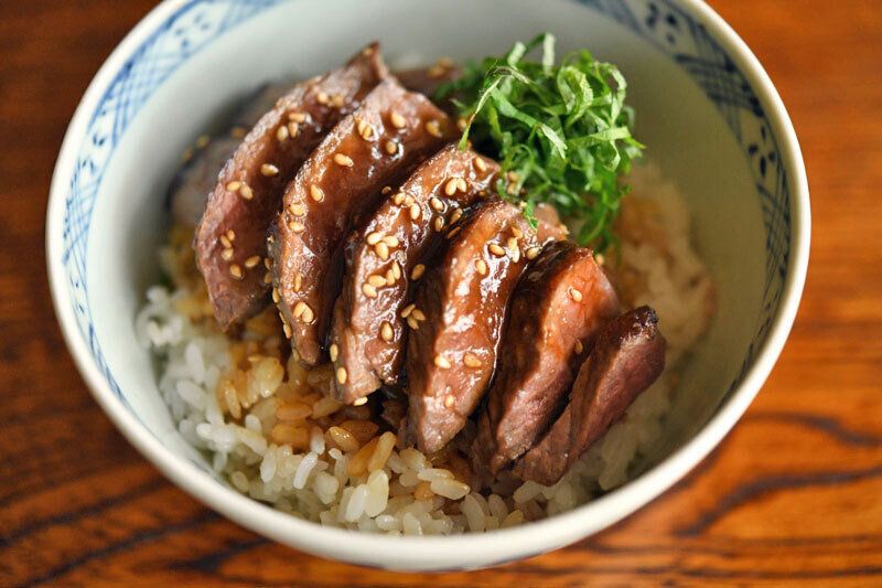いそがしい日にぴったりな 丼もの 丼ぶり おすすめレシピ30選 パパッとつくれておなかも大満足 サンキュ
