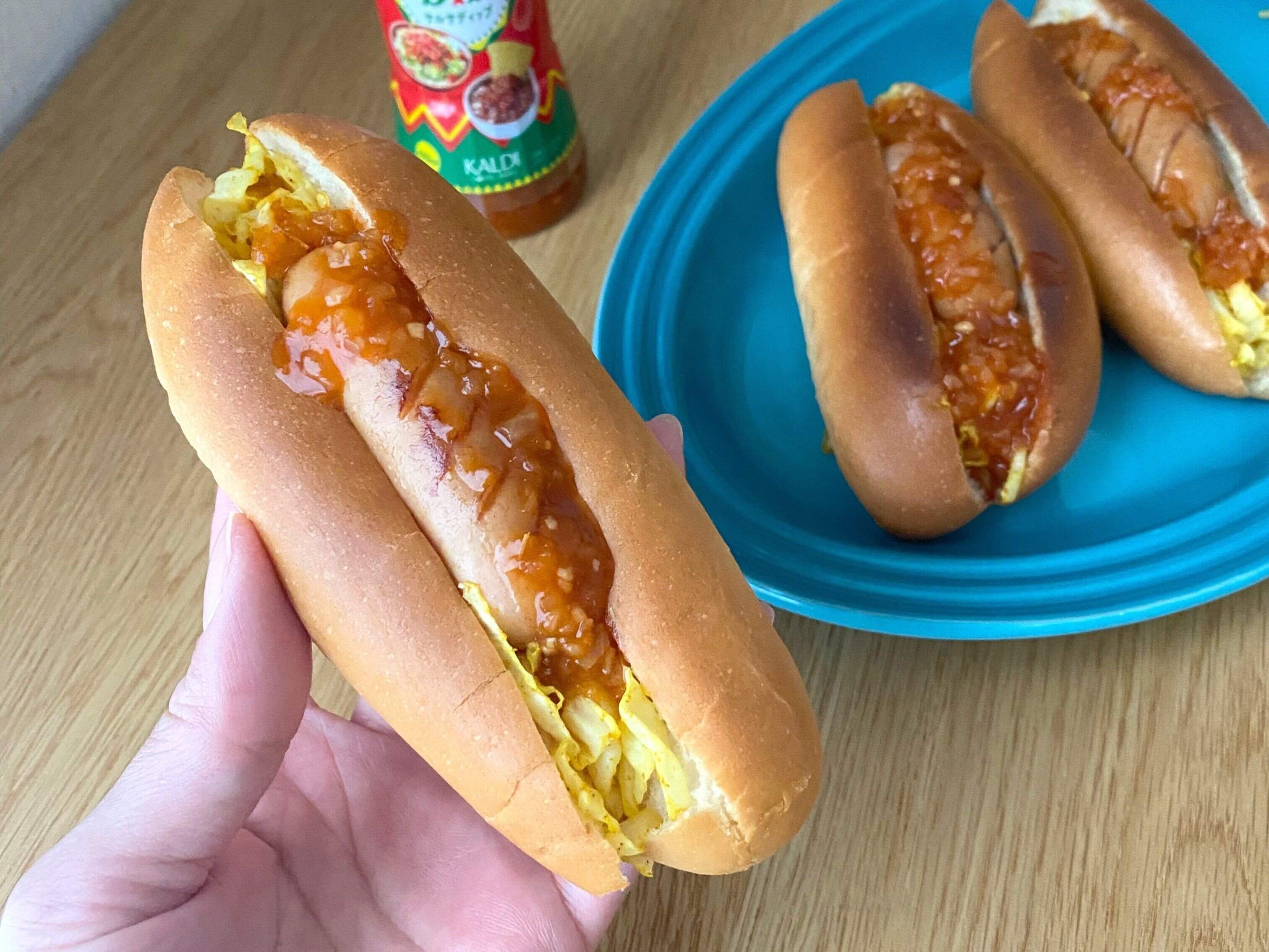 サルサディップを使ったホットドック