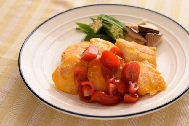 ササミ肉のピカタフレッシュトマトソース