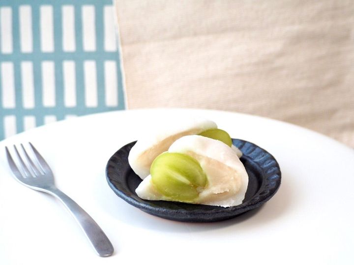 シャトレーゼ「山梨県産シャインマスカット大福」断面写真