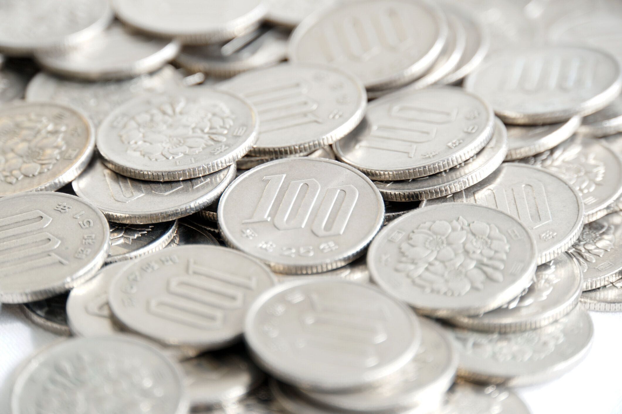 日本の 100 円玉ボール