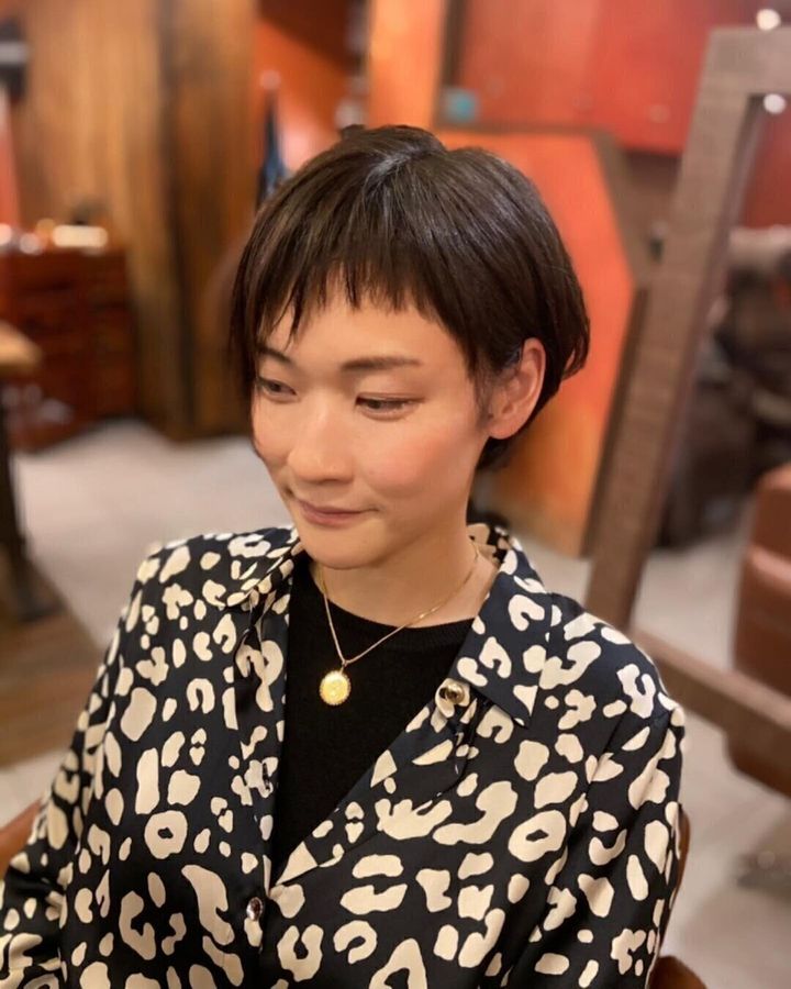 40代女性に似合うふんわりショートヘアスタイル!個性的な前髪アシンメトリーショート