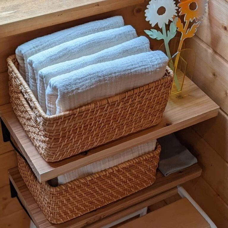 かご収納で見た目をすっきりと！