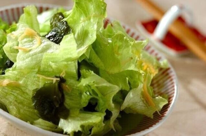 レタスとワカメの酢の物
