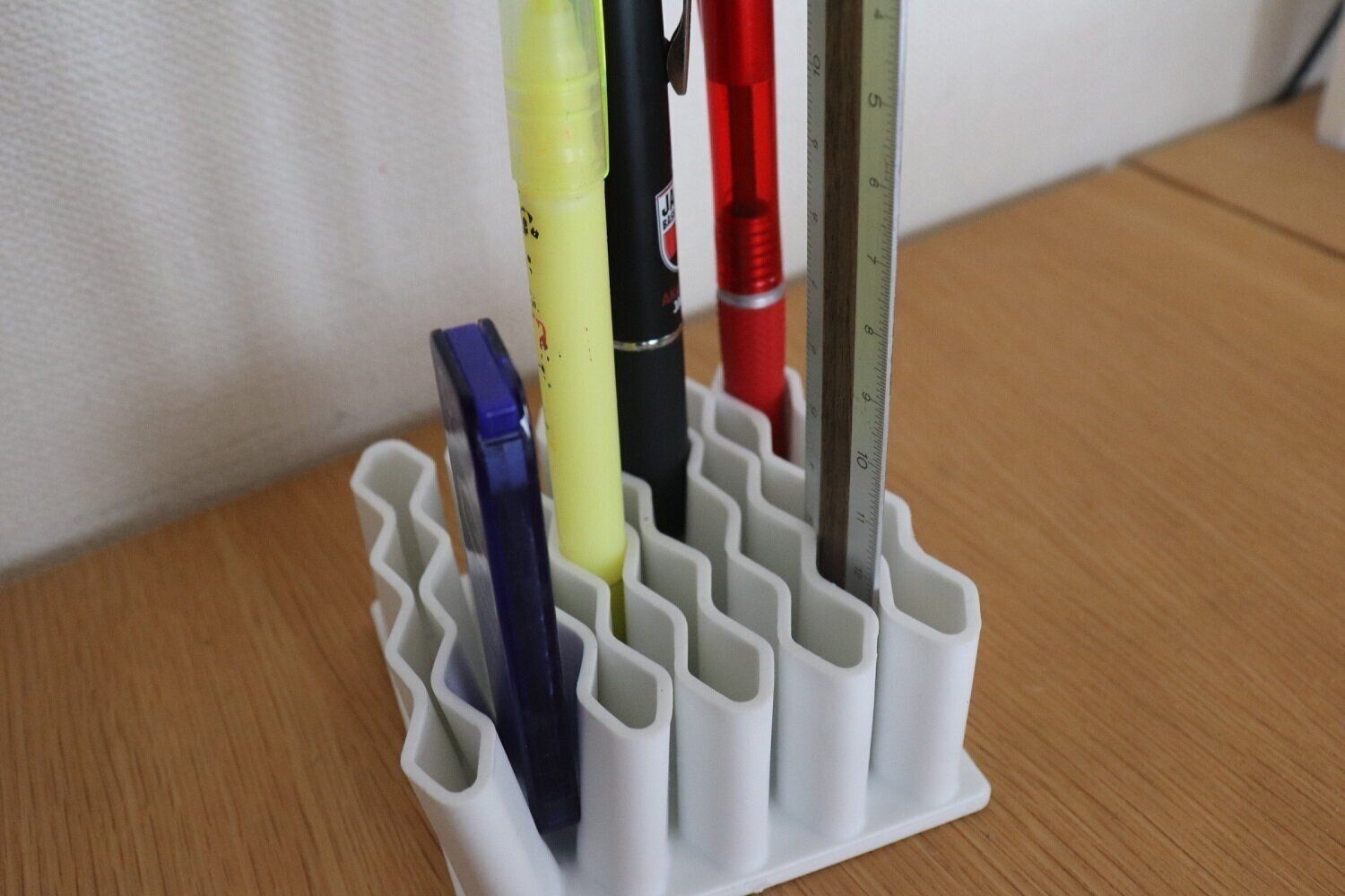 【セリア】整理整頓に便利！ステーショナリースタンド