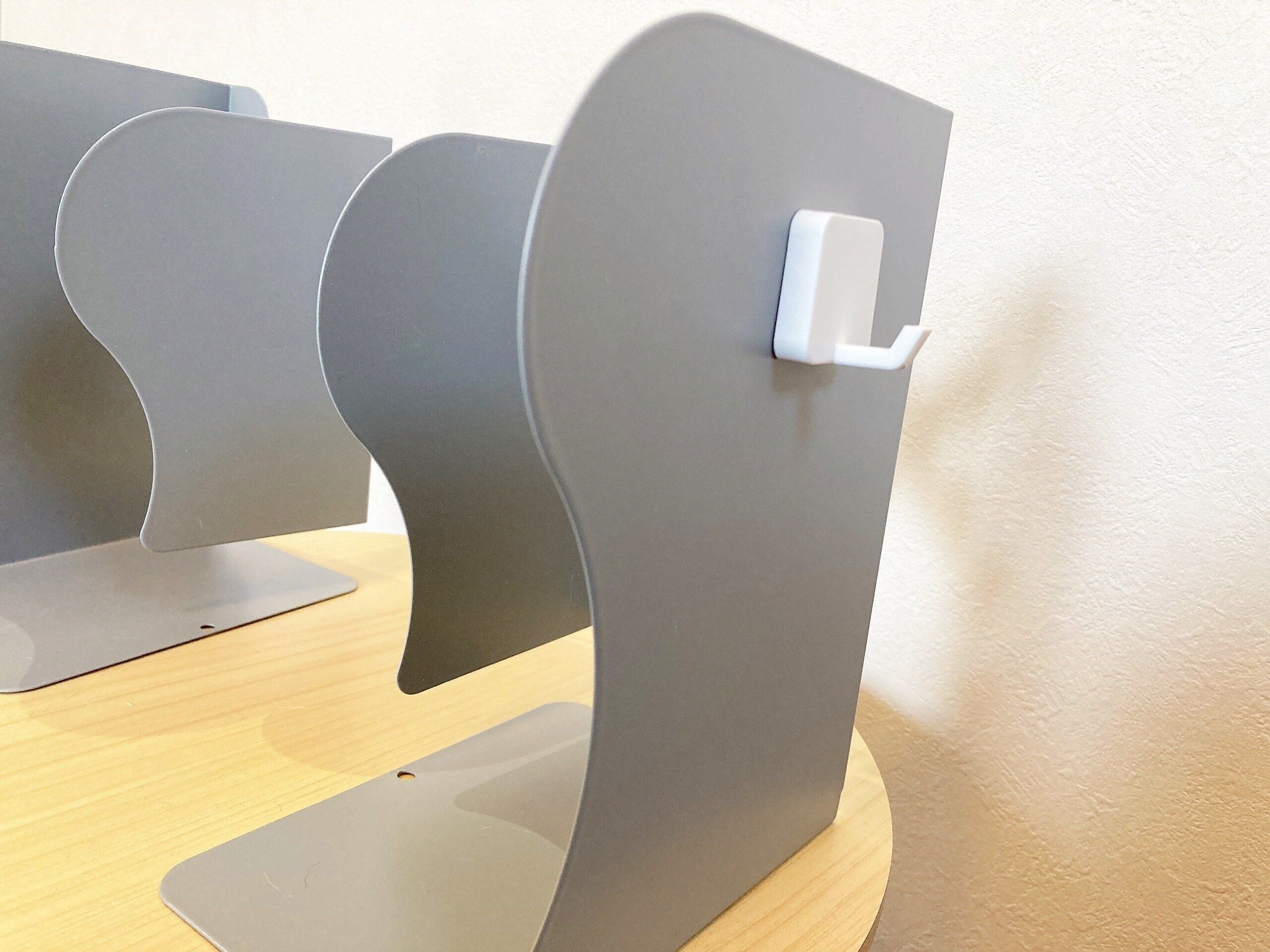 ブックスタンドおしゃれ倒れない