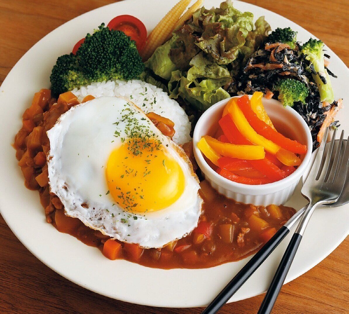 週5000円献立 超人気節約インスタグラマーが伝授 定番食材 おつとめ品でにぎやかワンプレート献立 サンキュ