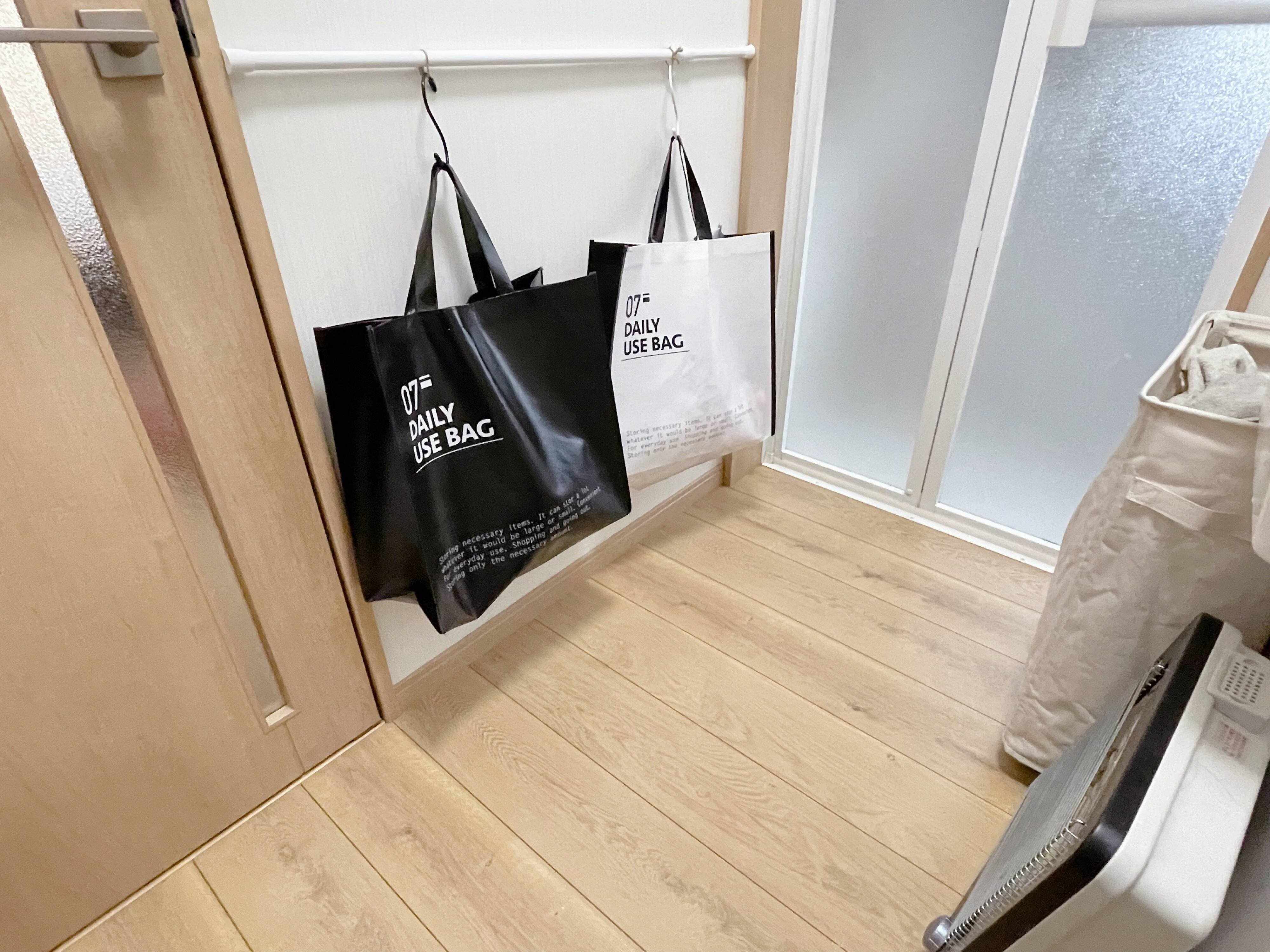 洗面所のパジャマ収納はビニールバッグに入れるだけ