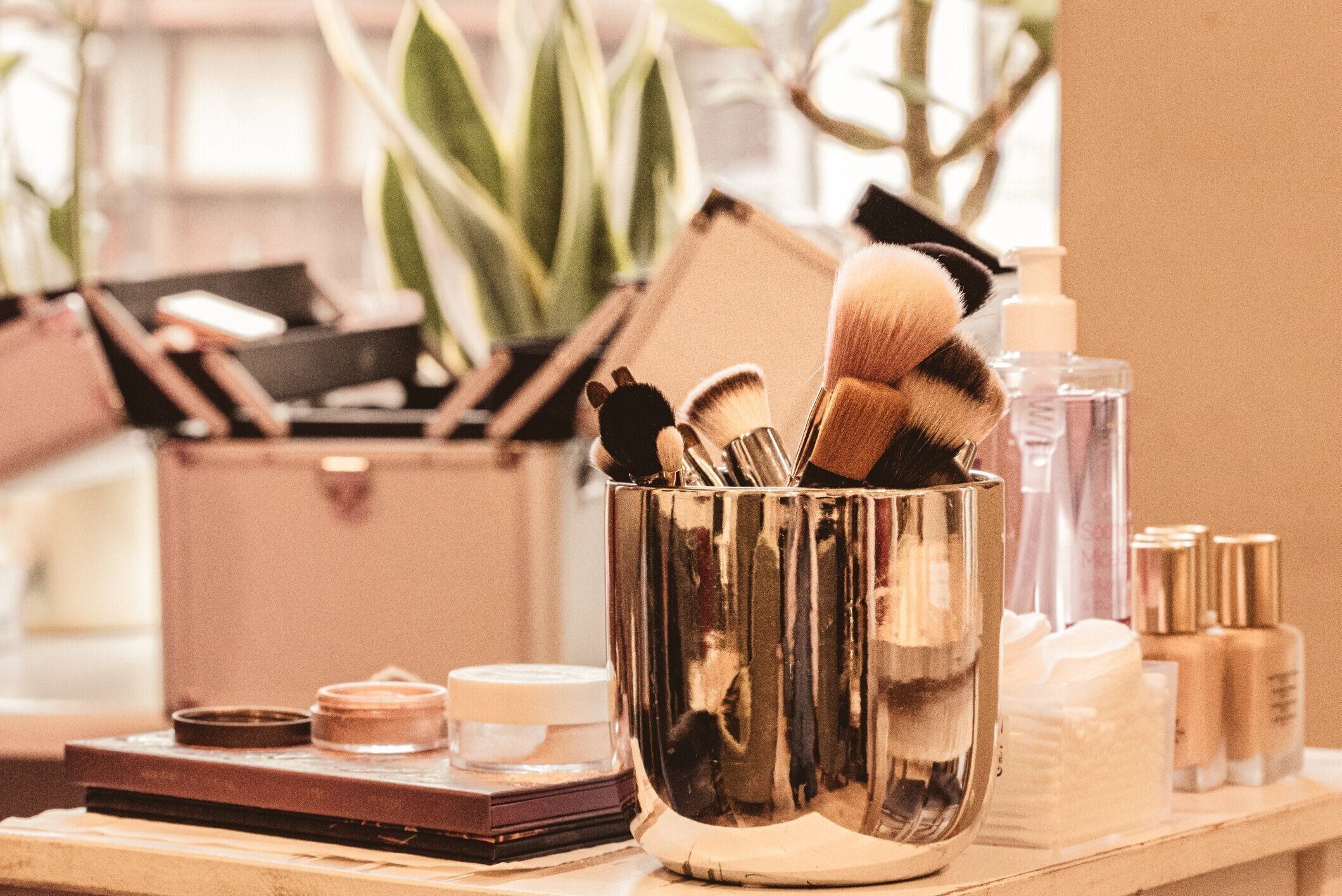 きちんと使えていないと老けみえの原因に メイク道具でやって欲しいこと5選 サンキュ