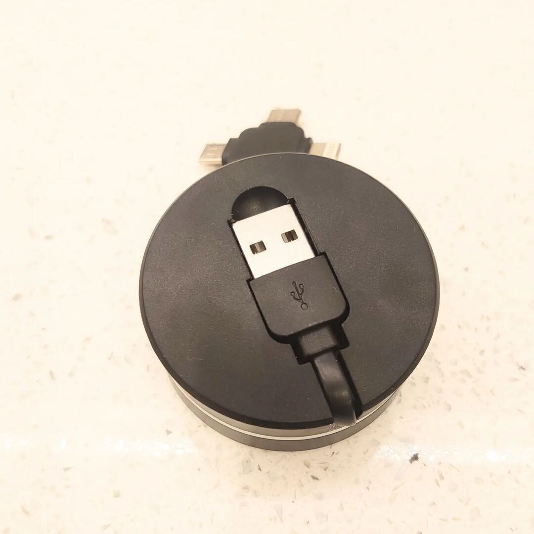 【キャンドゥ】1つで3役こなす3IN1ケーブル