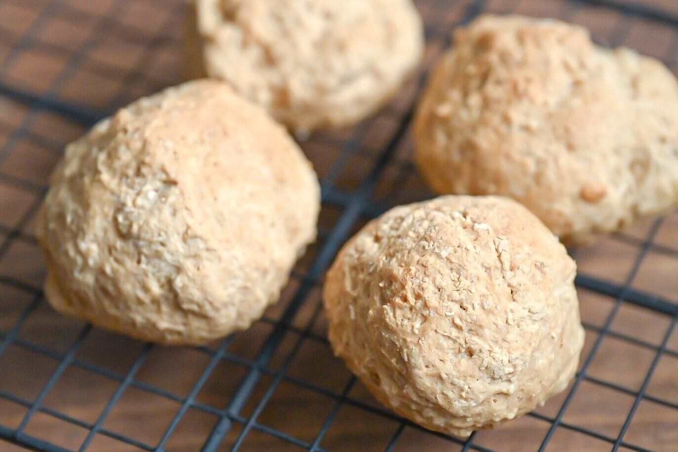 網にのったロイヤルミルクティベースを使ったパン