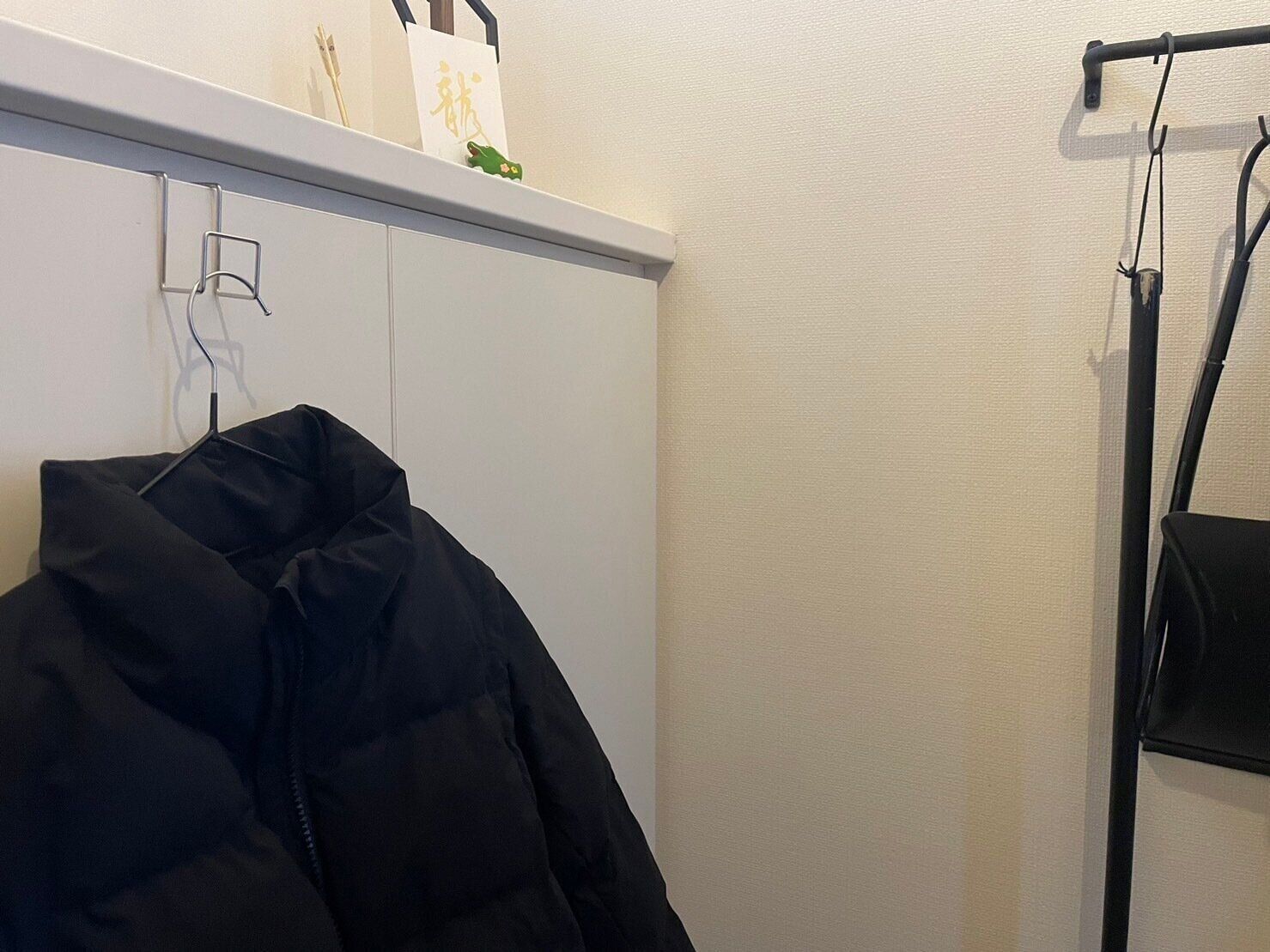 【無印良品】家事の悩み、不便をいっぺんに解決!?「扉につけるフック」が万能に使える