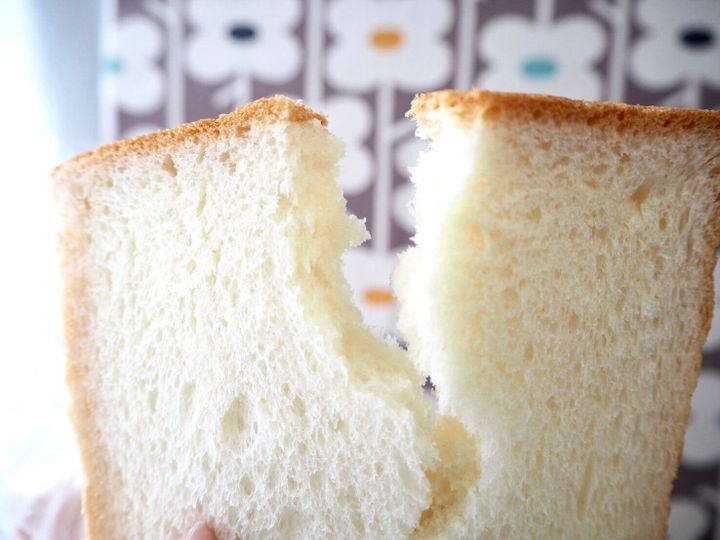 シャトレーゼ「シャトレーゼがつくった素材のおいしさそのまま食パン」断面写真