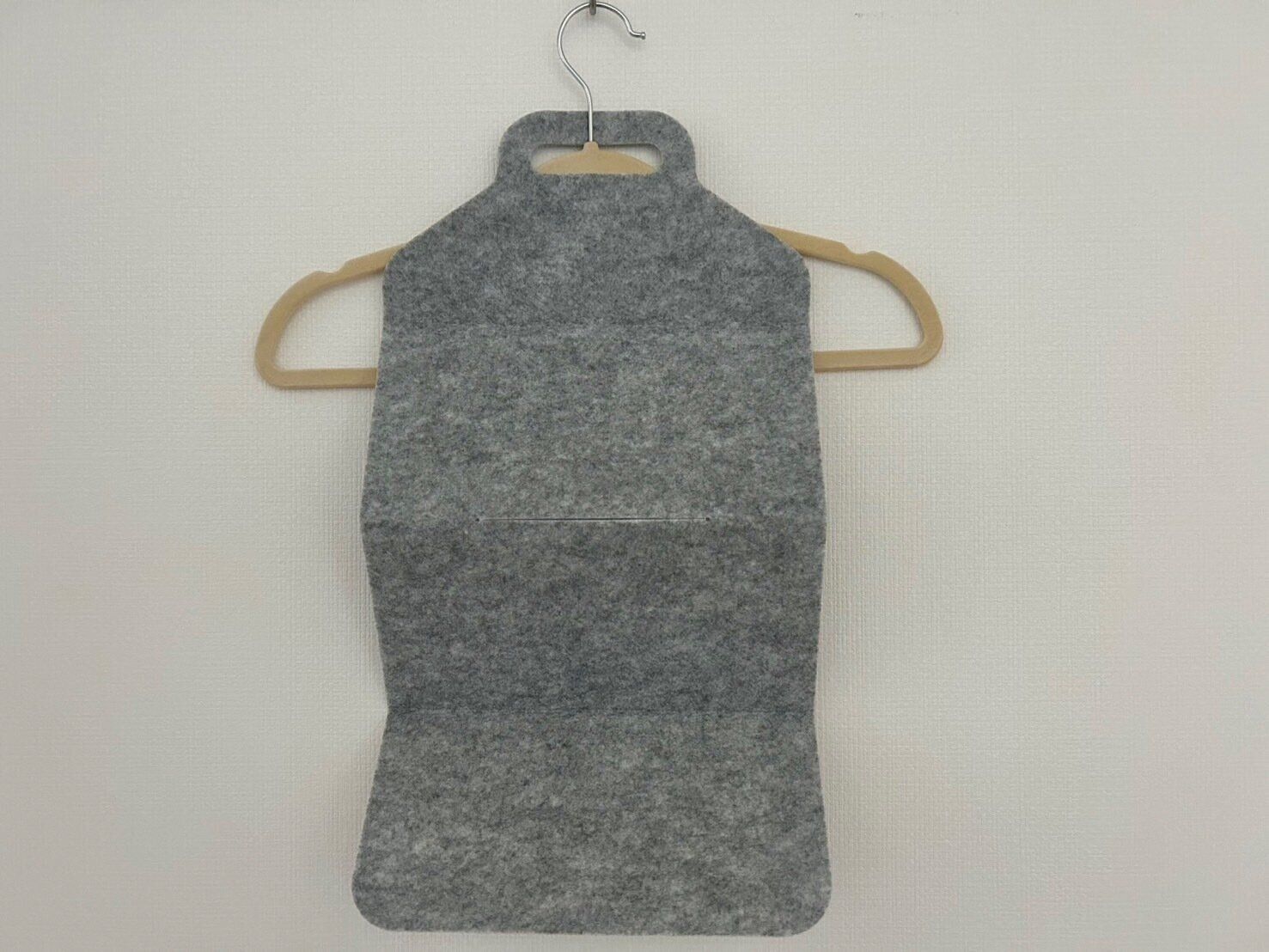 【無印良品】くり返し使えるのがうれしい！ジメジメする時期におすすめの“吊るすだけ”でOKな除湿シートはクローゼットの必需品になるかも