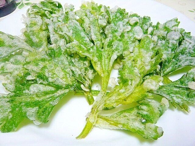 揚げ立てシャリシャリが美味しい♪セロリの葉の天ぷら