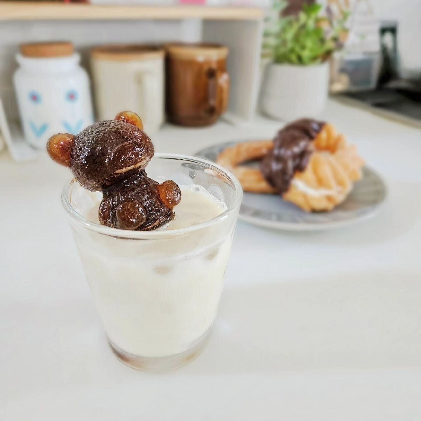 【キャンドゥ】グラスの中でくつろぐクマに癒されること間違いなし