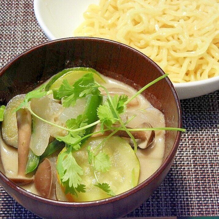 夏野菜たっぷり☆グリーンカレーつけ麺