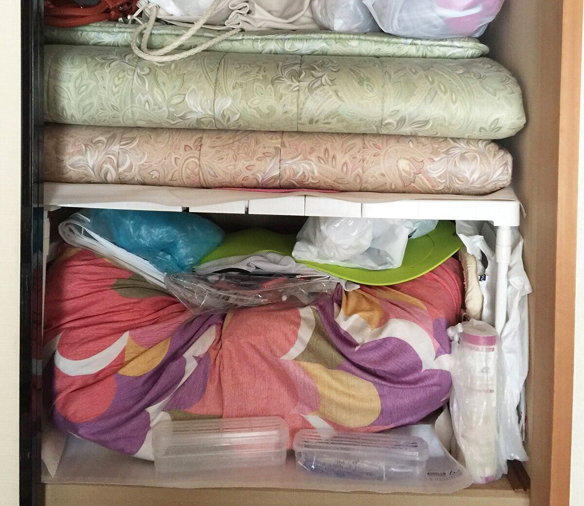 押し入れの大部分を占める来客用布団